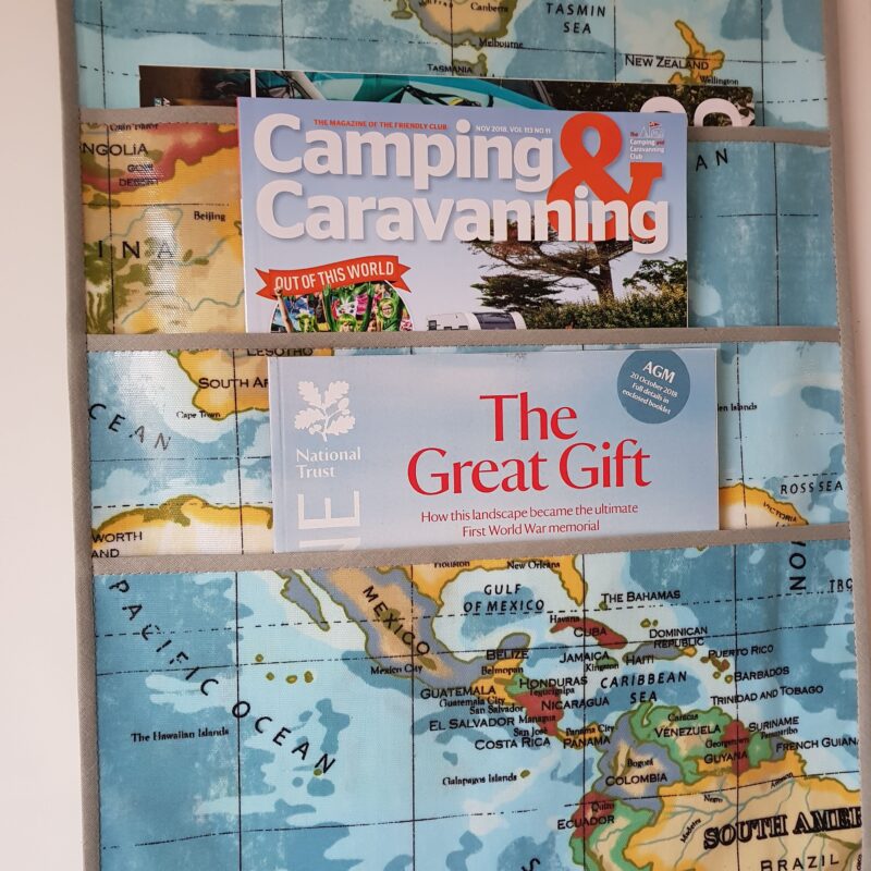 World Map 3 Pocket Organiser ( magazine / book / map organiser )
